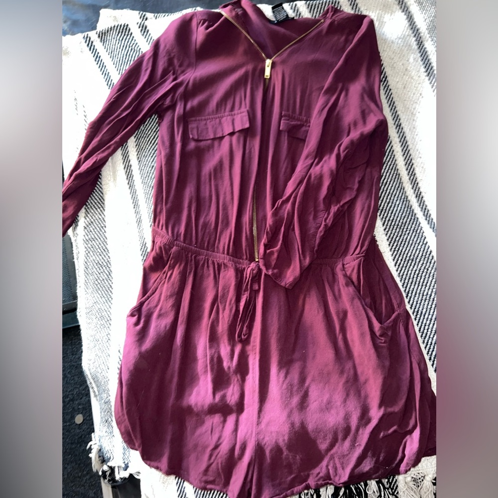 Romper, slightly worn, like new. Size M/L